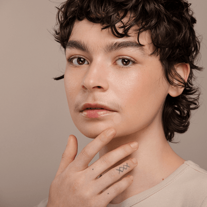 HYDRO-DOTS, containing 24 hydrocolloid patches with 1% salicylic acid, marketed for skinprep.