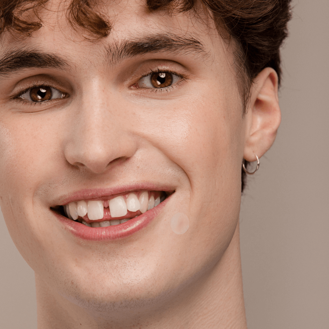 HYDRO-DOTS, containing 24 hydrocolloid patches with 1% salicylic acid, marketed for skinprep on male face. 